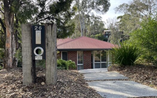 Melbourne (Warranwood) house available Jan 27 2025 to end of Jan 2026